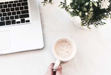 约翰逊29+9 丹尼尔斯三双率老鹰客场大胜掘金