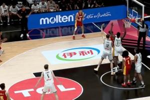 哥们你传球键呢刘李篮下面对包夹 不传大空位队友