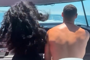 世俱杯夺冠概率-克莱带新女友出海：这让负面情绪远离 休赛期结束前我必钓大鱼